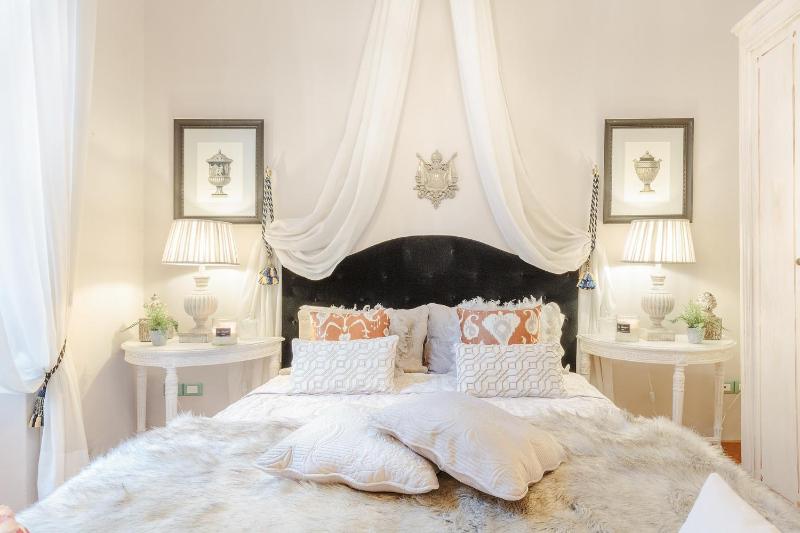 Casa San Giovanni Romantic LUCCA apartment With View Over a Church - image 20