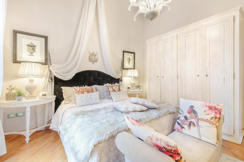 Casa San Giovanni Romantic LUCCA apartment With View Over a Church - image 13