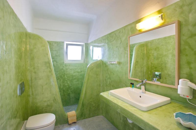 Suite with Whirlpool and Sea View image 3