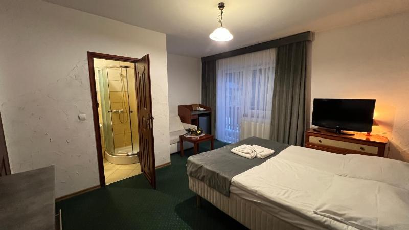 Double Room image 3