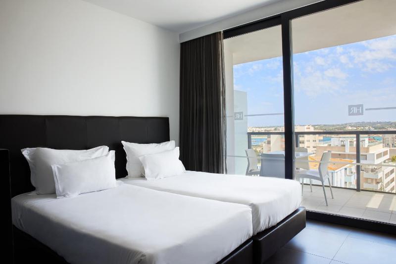 Classic Family Suite with City View (4 Adults) image 4