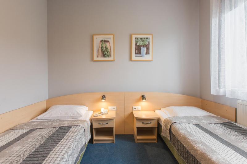 Comfort Twin Room image 4