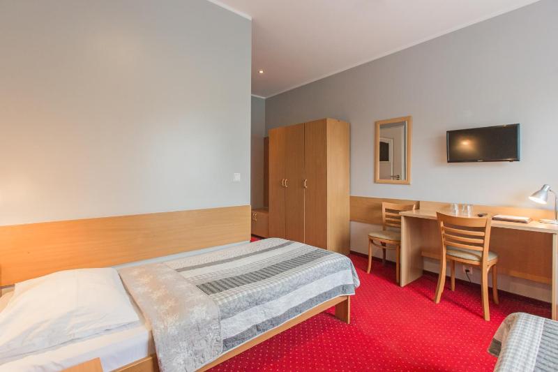 Standard Twin Room image 1