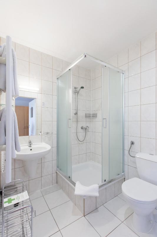 Standard Twin Room image 2