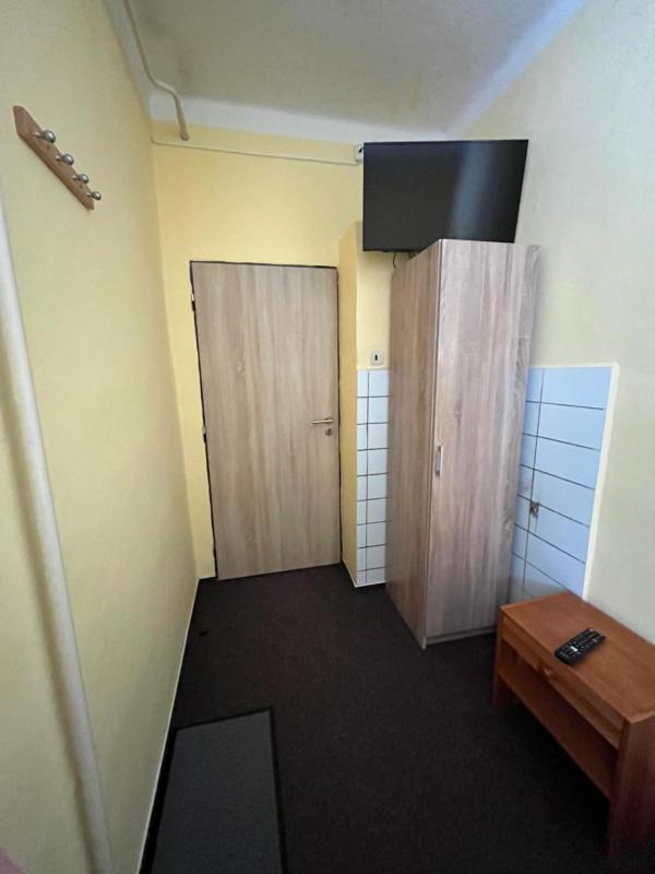 Twin Room with Shared Bathroom image 3