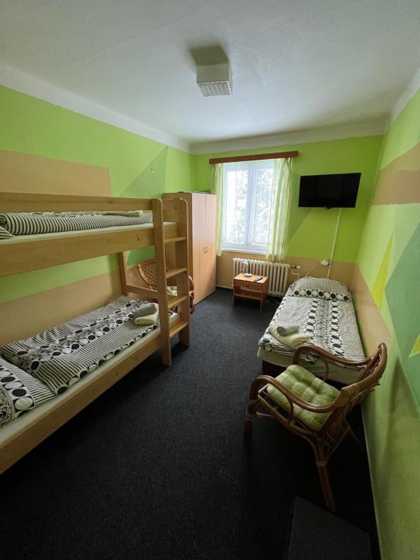 Triple Room with Shared Bathroom image 1