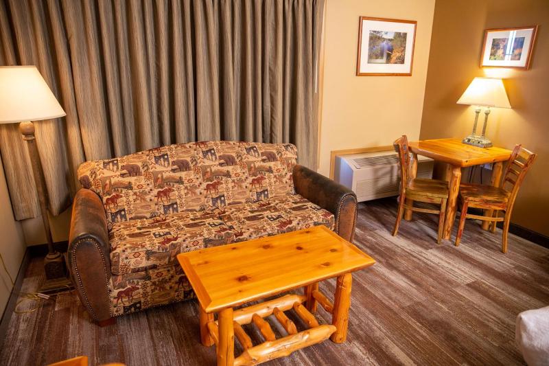 Standard King Room image 4