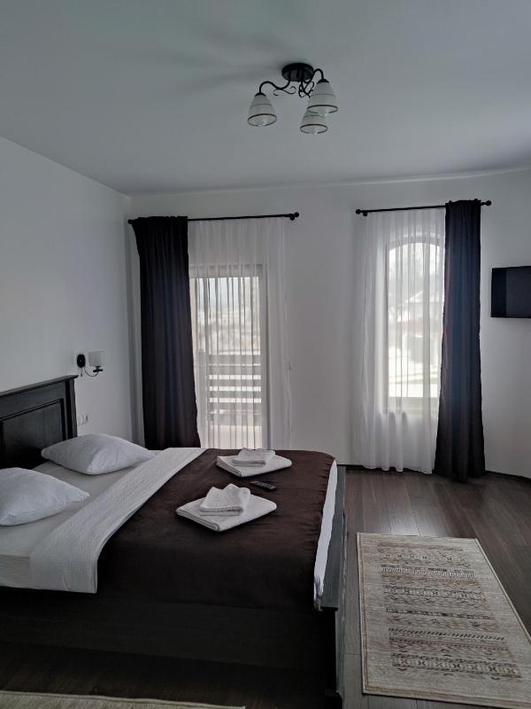 Deluxe Double Room image 3