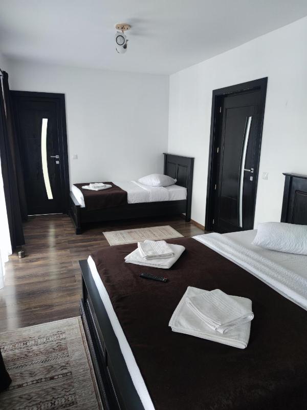 Triple Room with Private External Bathroom image 4