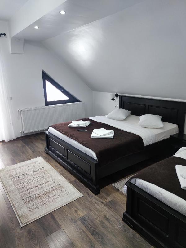 Deluxe Triple Room image 4