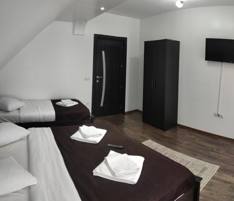 Deluxe Triple Room image 2