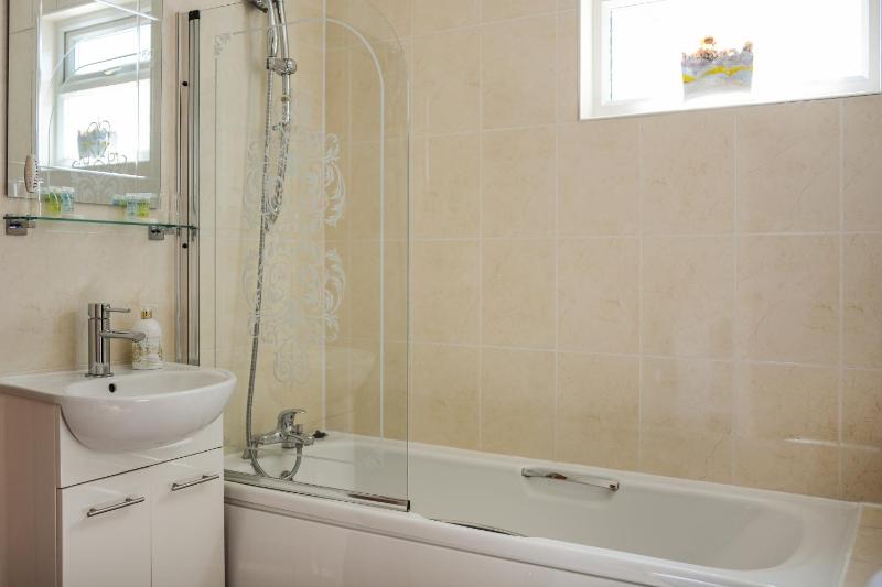 Standard Double Room with Shared Bathroom image 4