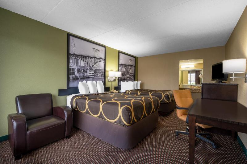 Double Room with Two Double Beds and Roll-In Shower - Mobility Access/Non-Smoking image 4