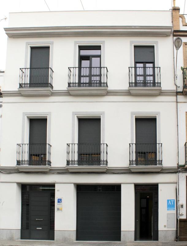 One-Bedroom Apartment image 2