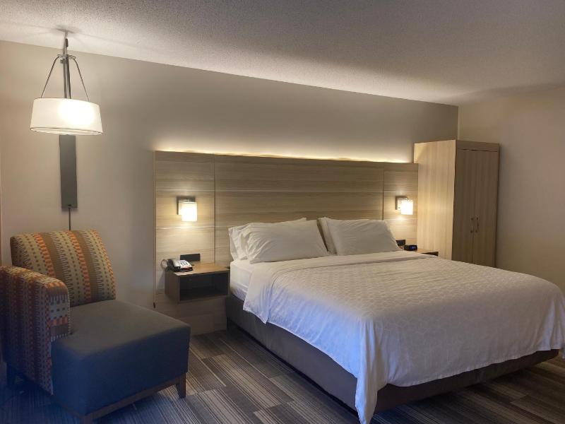 Standard Room image 2