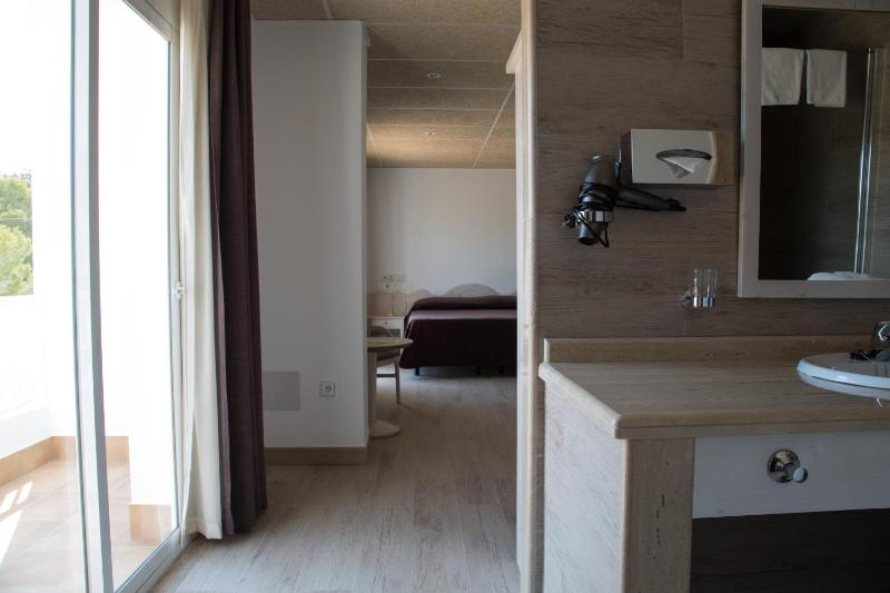 Suite exterior image 3