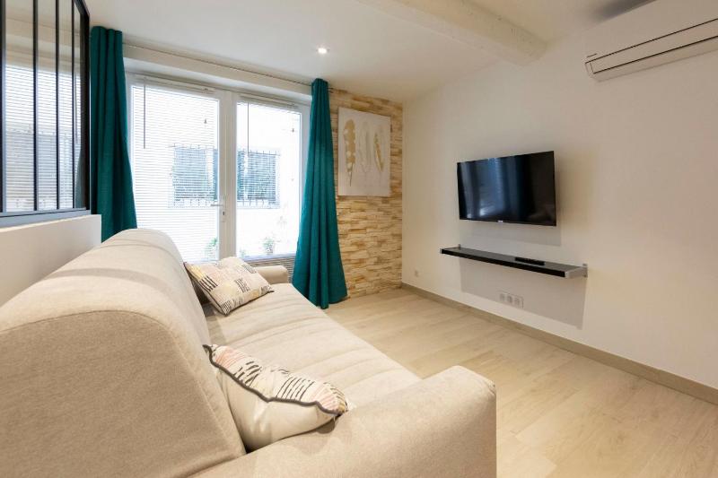 Brand-new atypical studio in rue Fourmillière - image 5