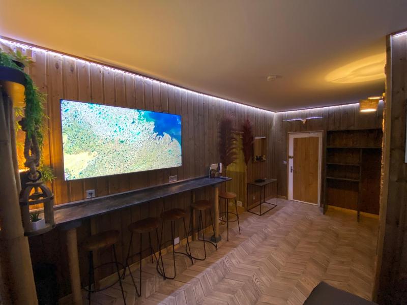 Deluxe Family Room image 3