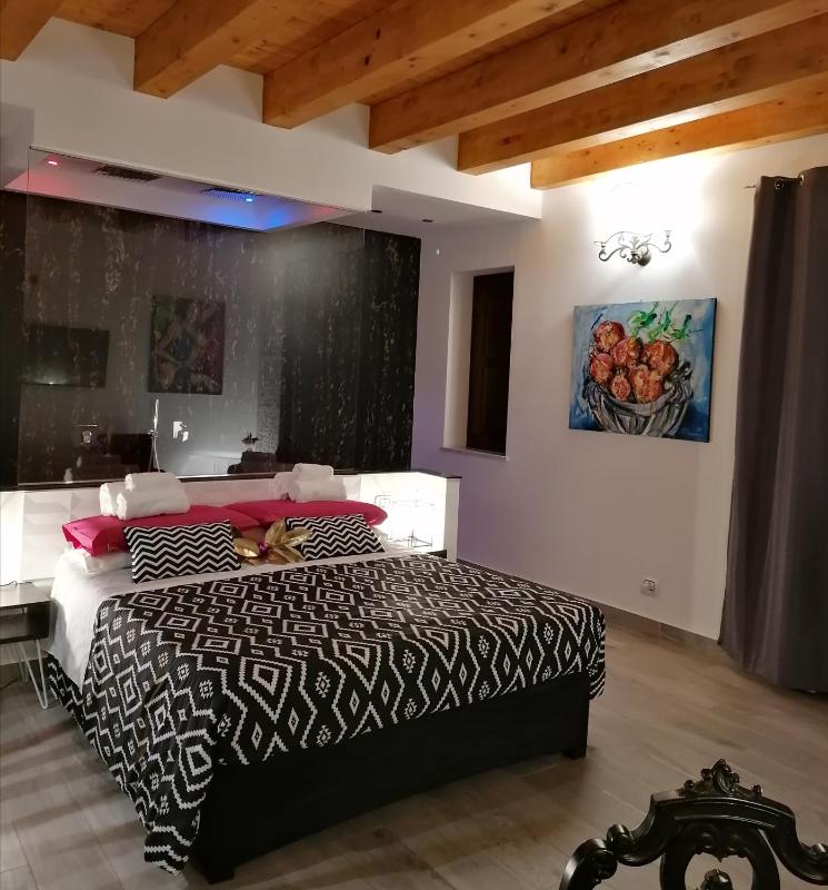 Deluxe Suite image 3