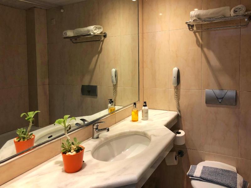 One-Bedroom Apartment with Sea View image 2