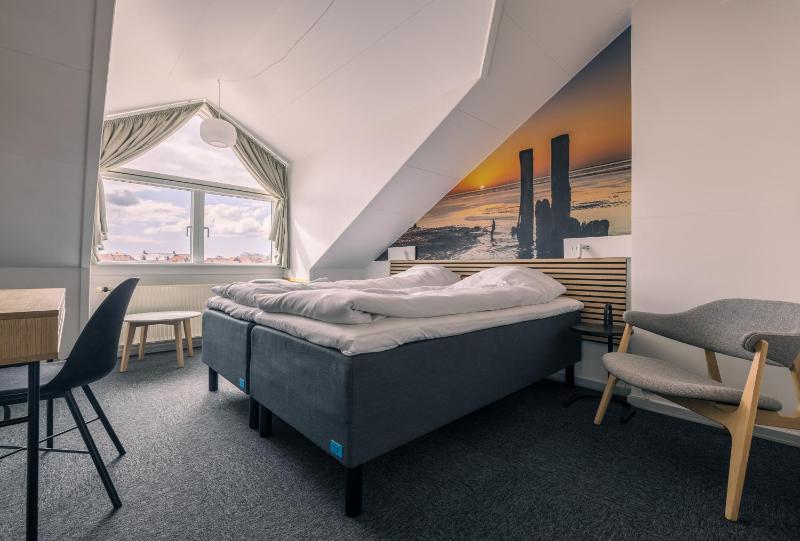 Twin Room - Top Floor image 2