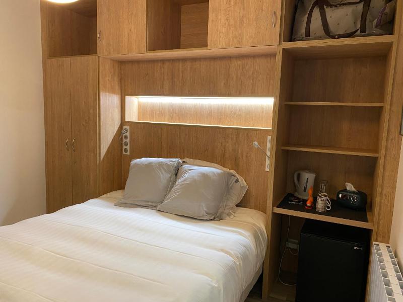 Double Room with Balcony and Lake View image 4
