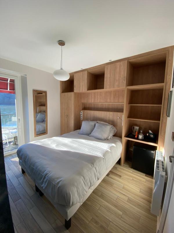 Double Room with Balcony and Lake View image 1