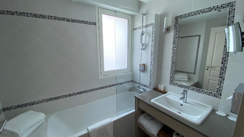 Privilege Double Room image 3