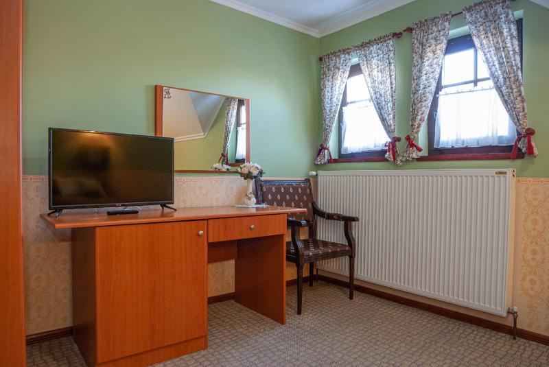 Double or Twin Room with Private Bathroom image 3