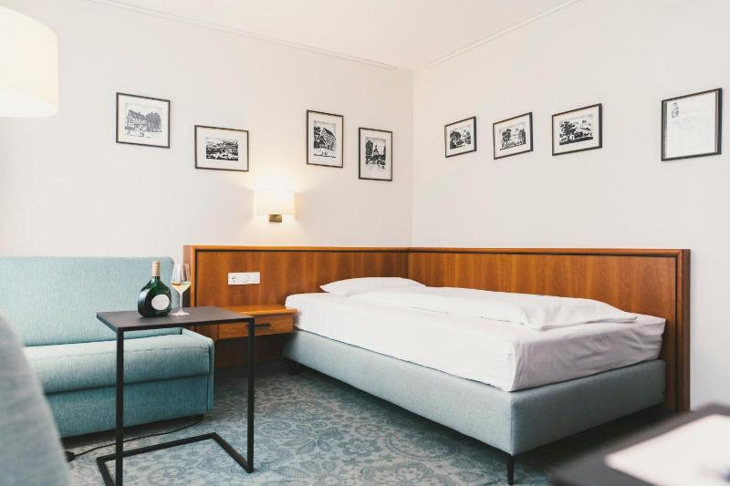 Single Room image 3