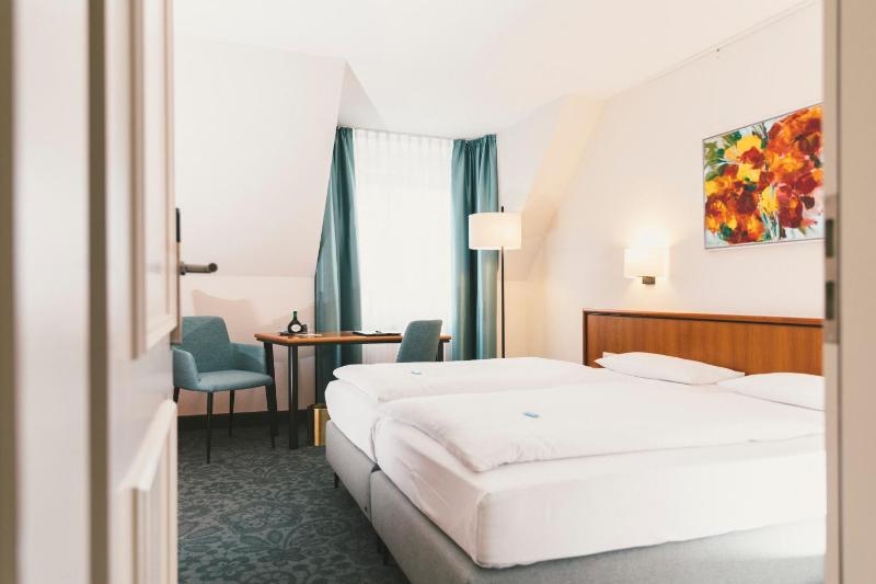 Double Room image 4