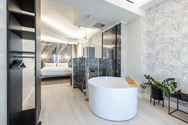 Superior Suite image 3