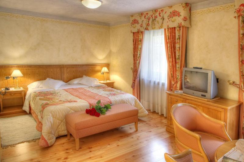 Economy Double Room image 4