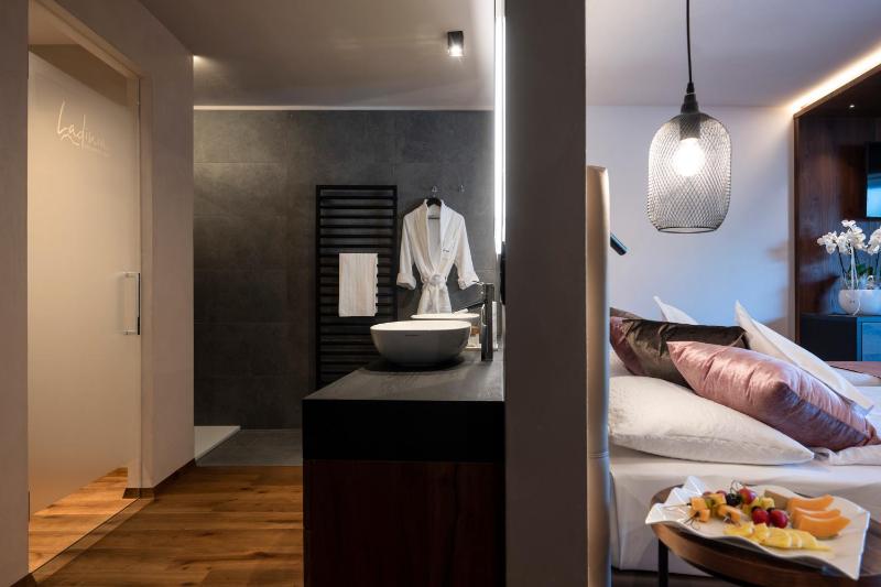 Deluxe Junior Suite image 4