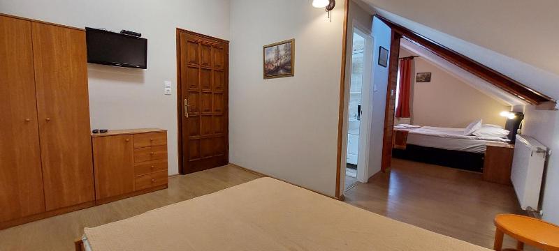 Quadruple Room with Private Bathroom image 3
