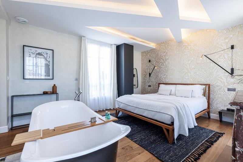 Signature Suite with Hammam image 3