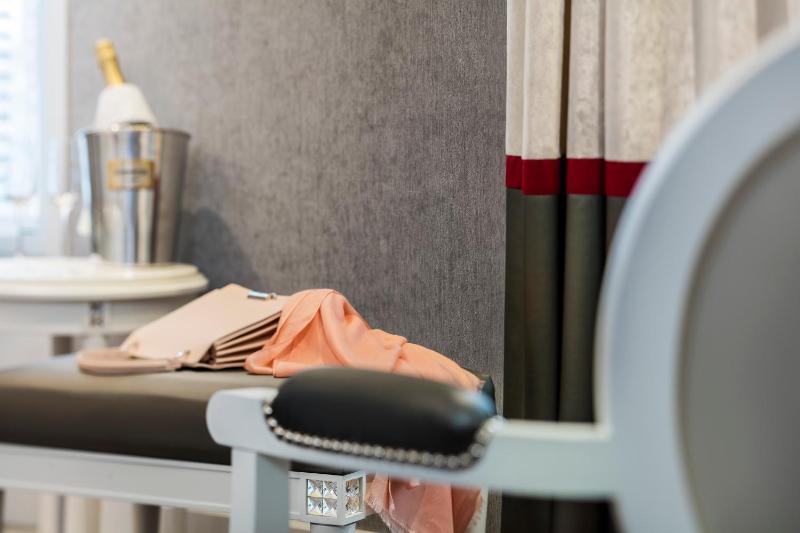 Executive Twin Room image 4