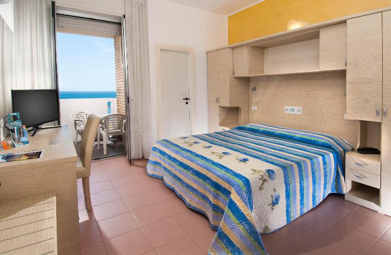 Double or Twin Room with Sea View image 3