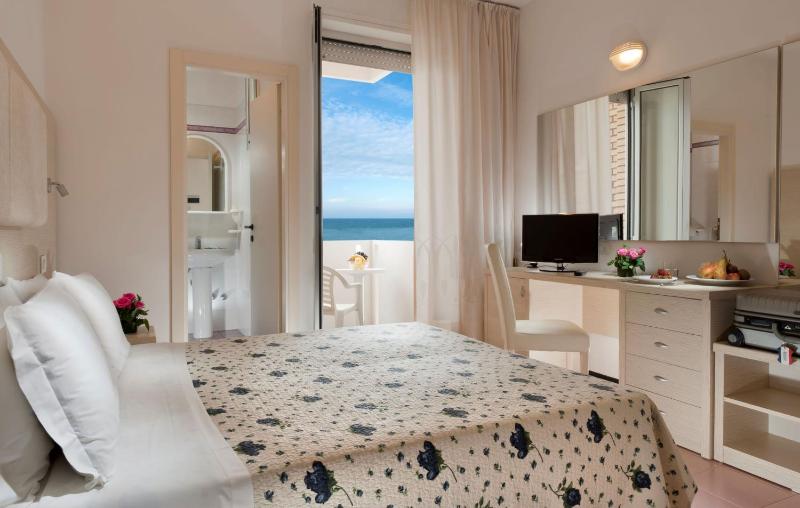 Double or Twin Room with Sea View image 2