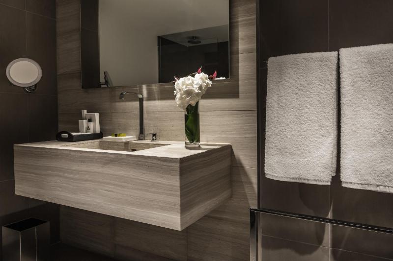 City Suite with Club Lounge Access image 4