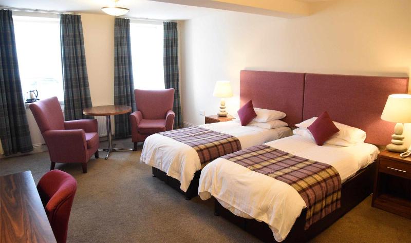 Premier Twin Room image 4