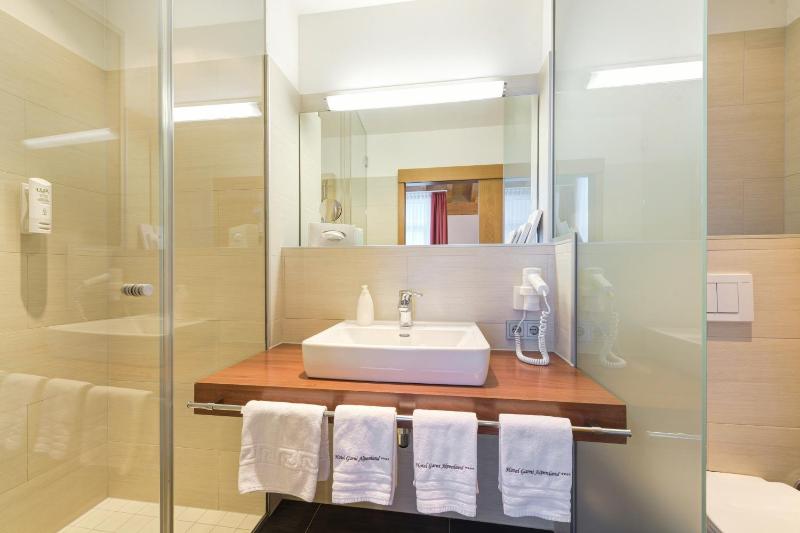 Triple Room with Balcony image 3