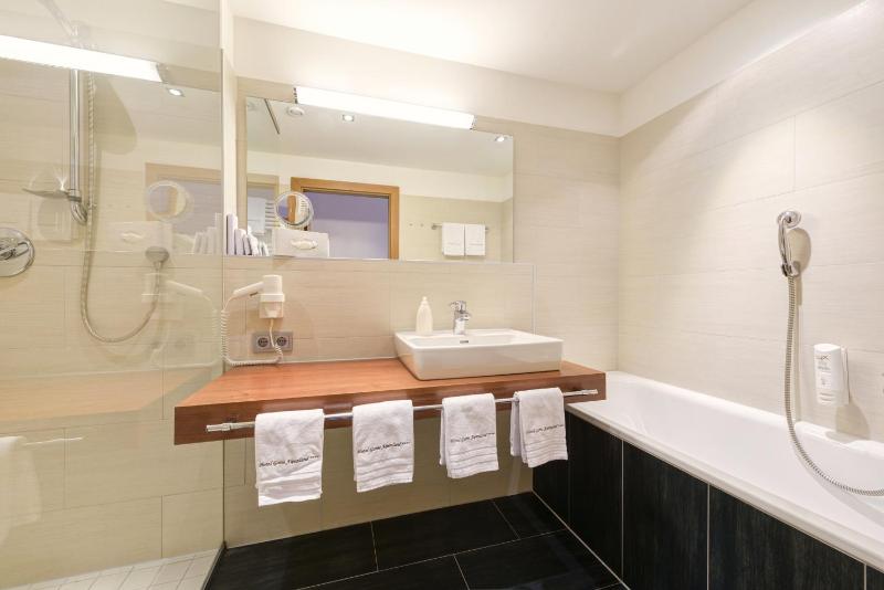 Suite (4 Adults) image 4
