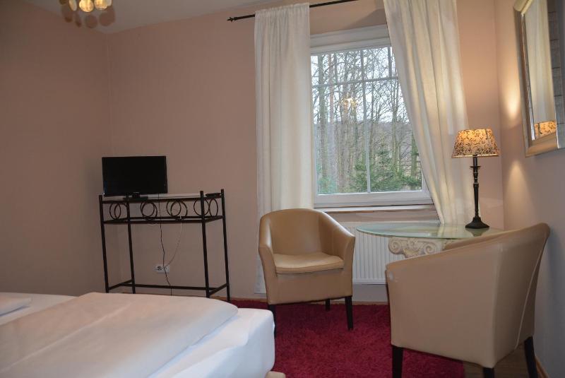 Double or Twin Room image 3
