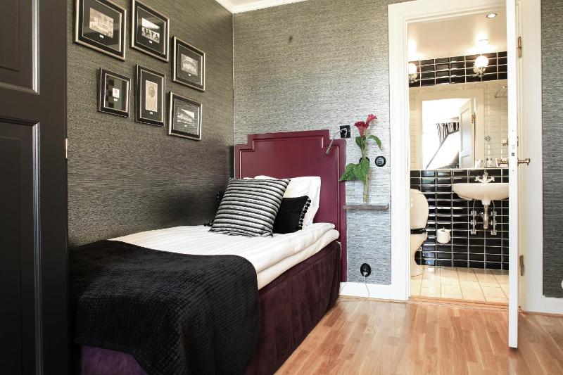 Standard Single Room image 2