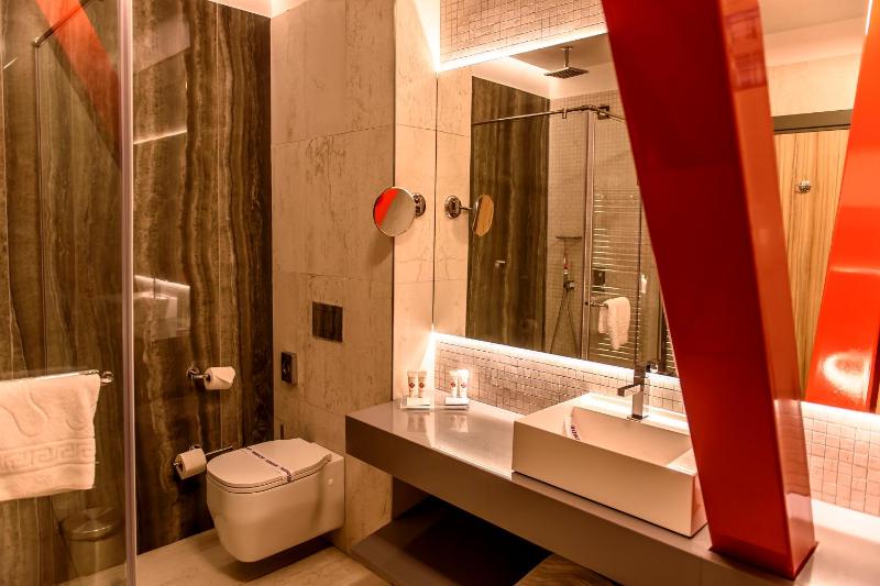King Suite - Non-Smoking image 3