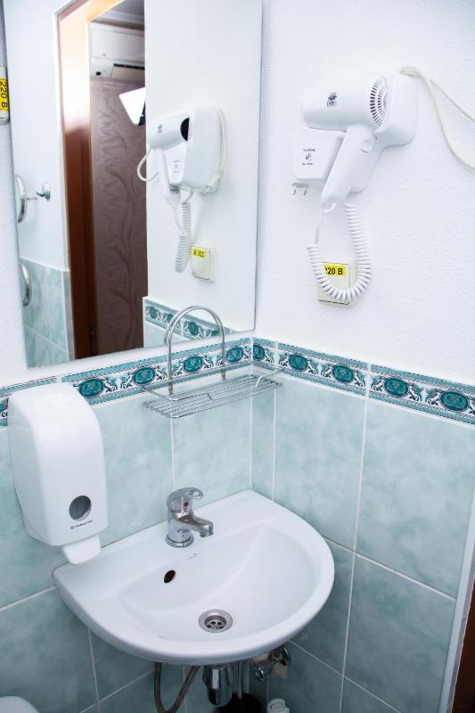 Budget Double Room image 2