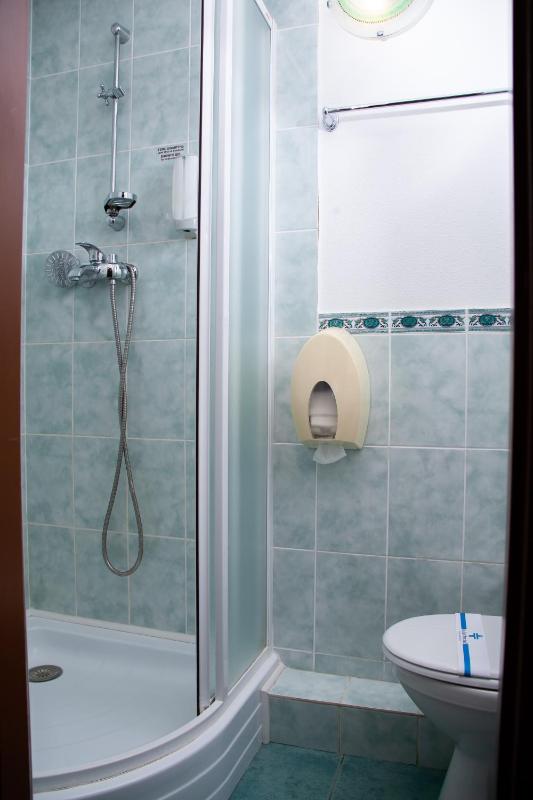Budget Double Room image 4