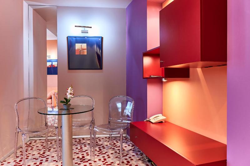 Monet Hotel - image 22