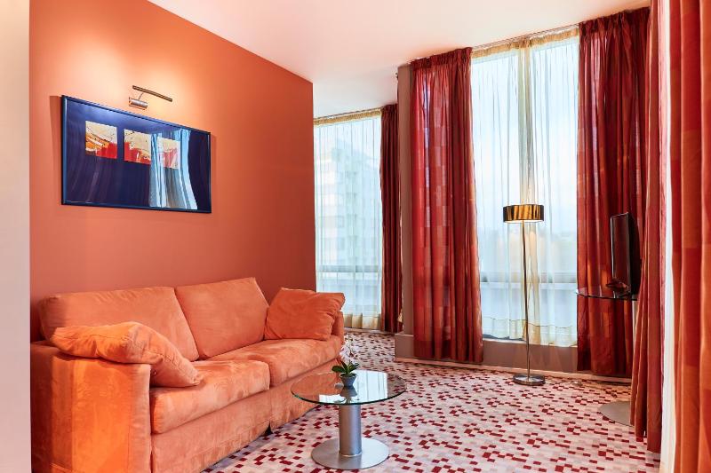 Monet Hotel - image 50